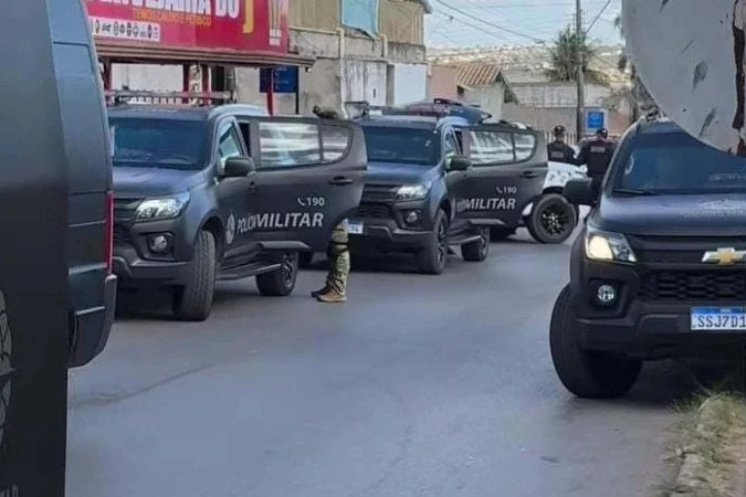 Policiais militares cercaram o local e iniciaram o protocolo de gerenciamento de crises - (crédito: Divulgação/PMDF)