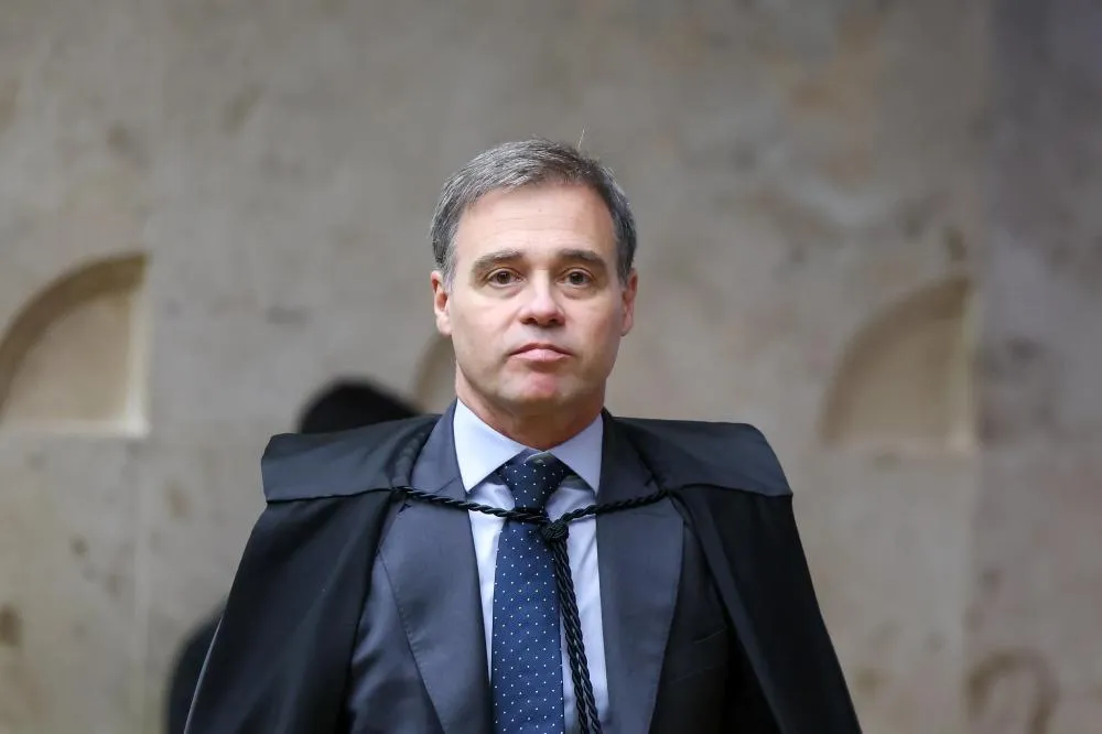 Mendonça levará ao plenário os diálogos entre Moraes e Vorcaro