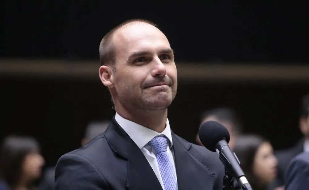 PF aponta que Eduardo Bolsonaro participou da gestão de recursos destinados ao filme Dark Horse