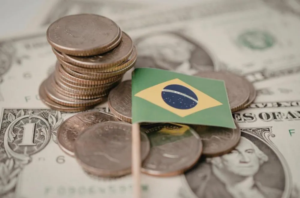Brasil deve voltar à posição de 8ª maior economia do mundo em 2027, projeta FMI